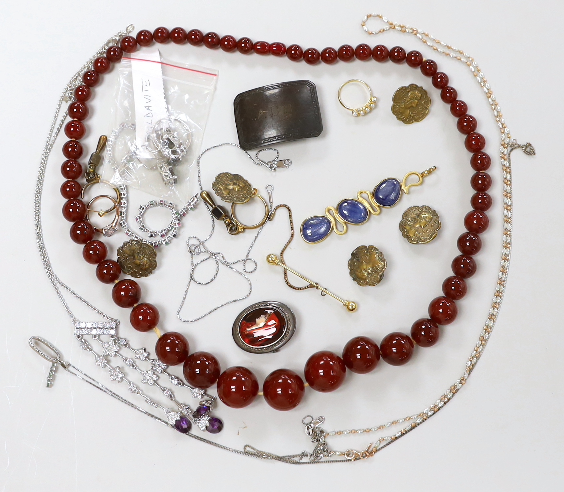 A single strand simulated graduated cherry amber bead necklace, 62cm, gross weight 81 grams and a small group of assorted costume jewellery.